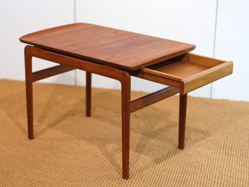 テーブル「model-640 サイドテーブル」