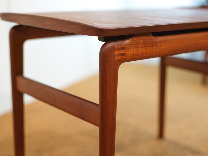 テーブル「model-640 サイドテーブル」